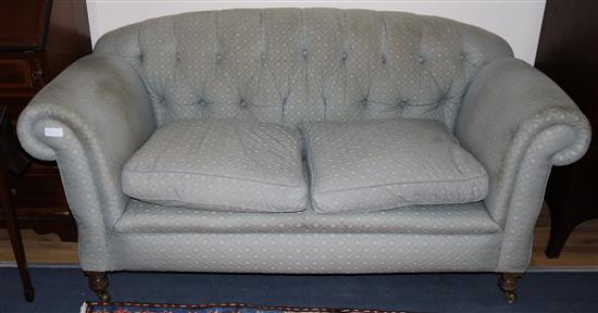 A small Edwardian Chesterfield settee with buttoned back and drop end, W.170cm